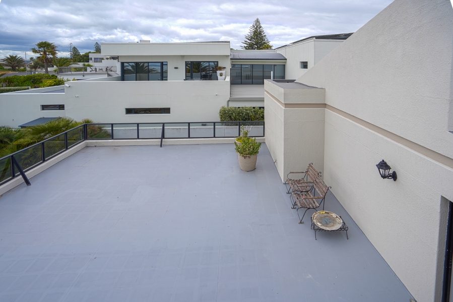 4 Bedroom Property for Sale in Van Riebeeckstrand Western Cape